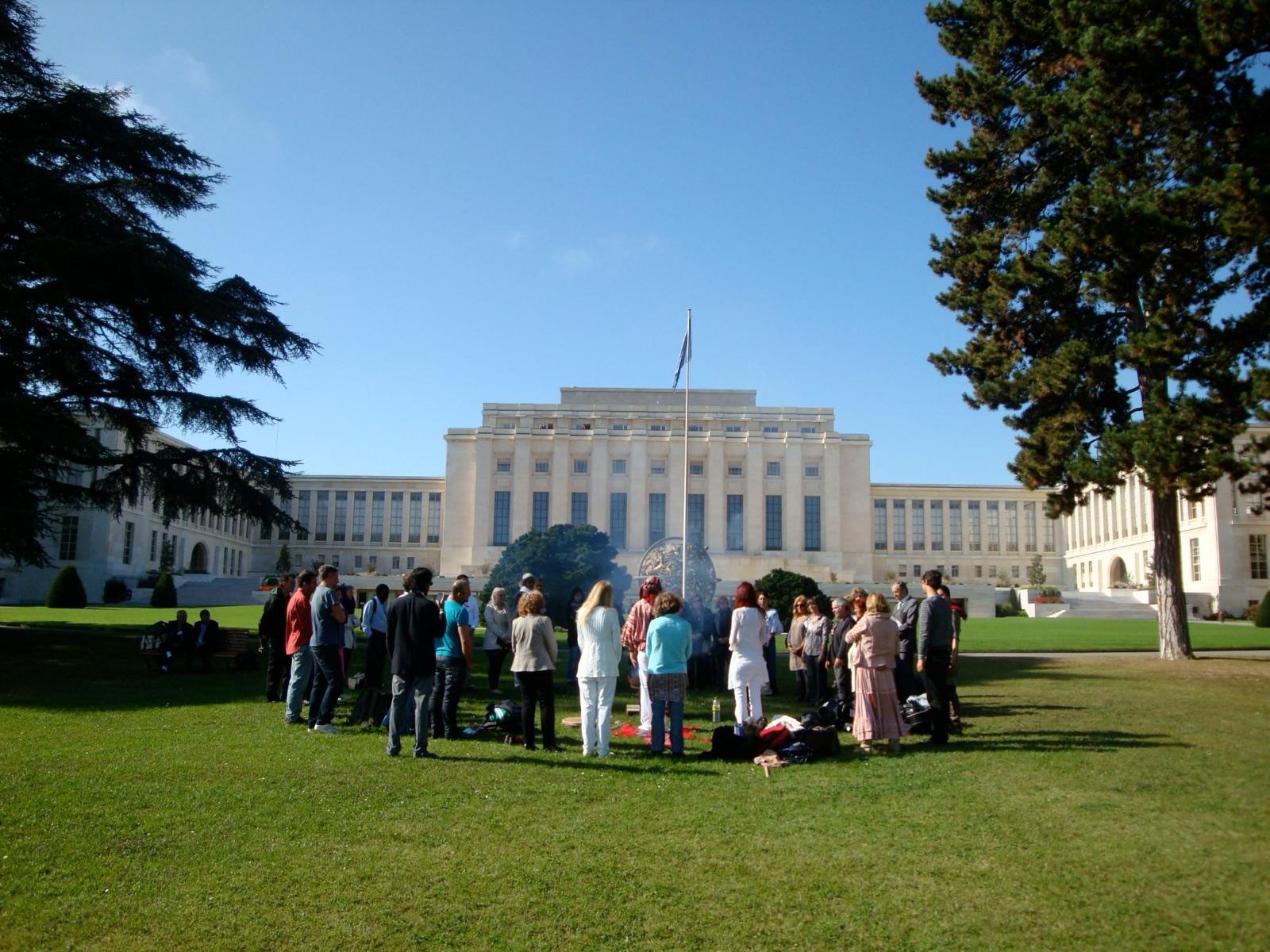 Zeremonie vor dem Sitz der Vereinten Nationen in Genf